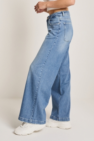 SS251.212334 D179 COSMIC BLUE