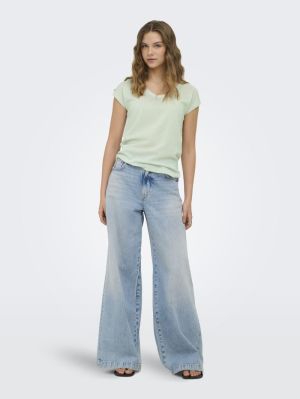 15136069 GREEN LILY