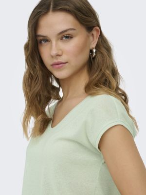 15136069 GREEN LILY