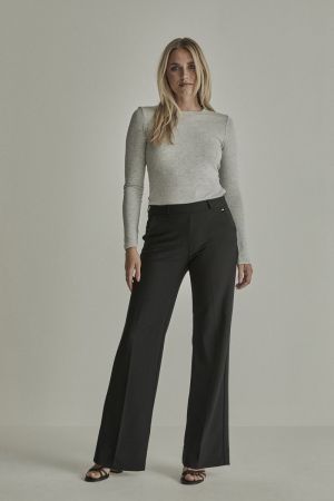 FW261.220206 001 BLACK